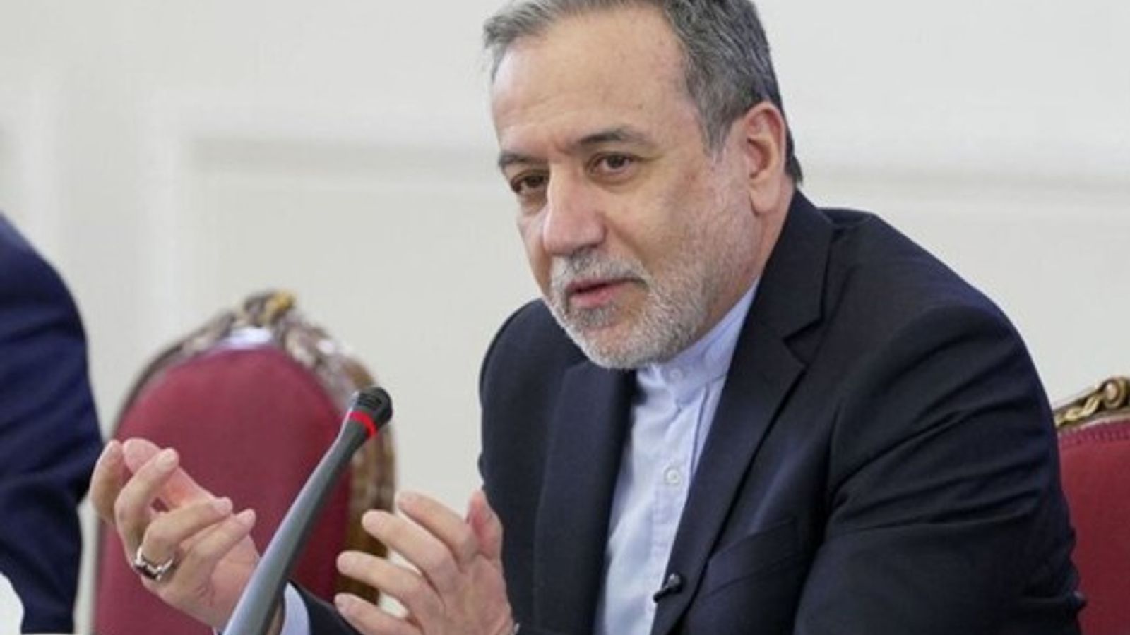 Iran's Foreign Minister Araghchi Calls for End to Regional Conflicts, Warns US Against Ground Invasion