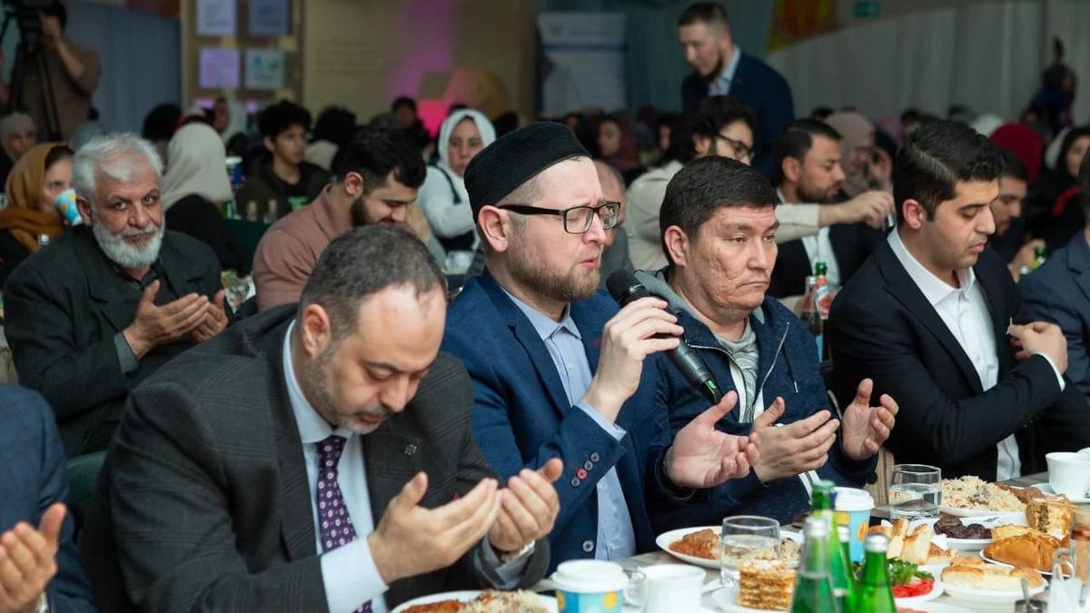 Islamic Emirate Embassy Counselor in Moscow Urges Afghan Unity, Condemns Pakistan Attacks at Iftar Gathering