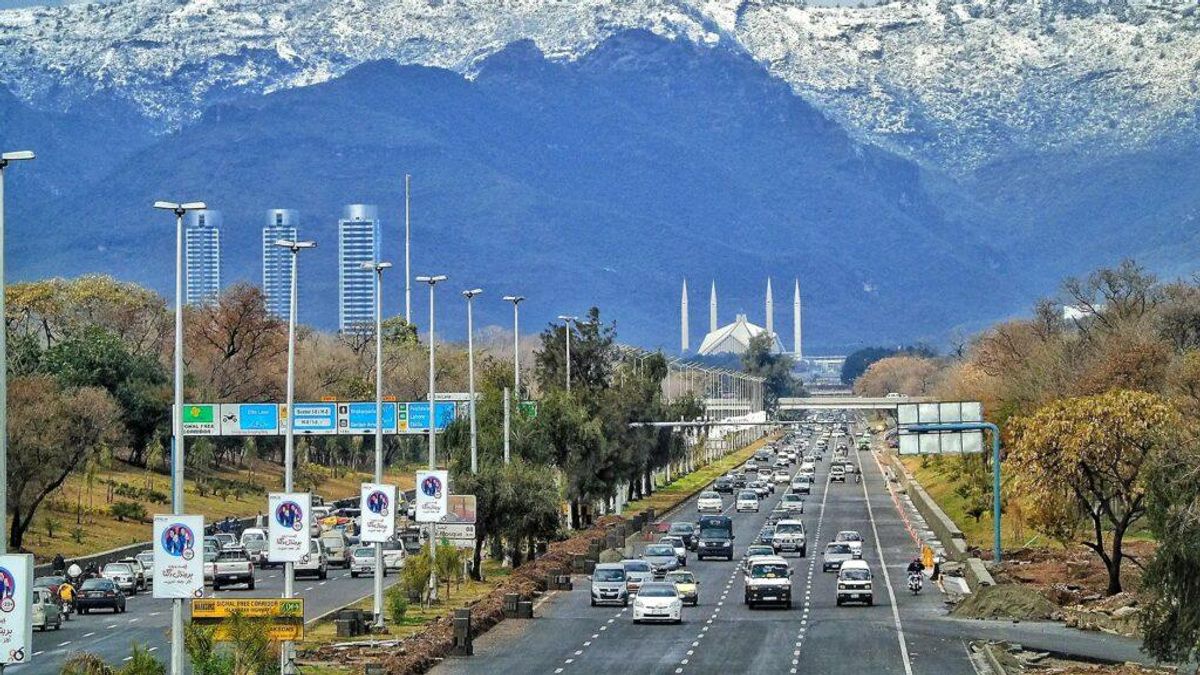 Pakistan declares 'open war' with Afghanistan after airstrikes on Kabul