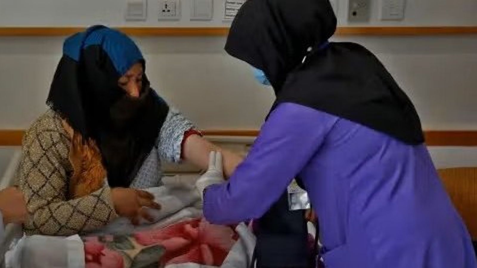Afghan Midwife Delivers House-to-House Reproductive Health Services in Remote Herat Areas
