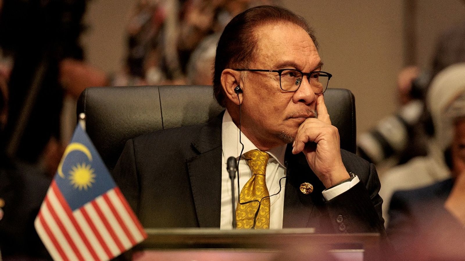 Malaysia's Prime Minister Welcomes Temporary Afghanistan-Pakistan Ceasefire for Eid al-Fitr