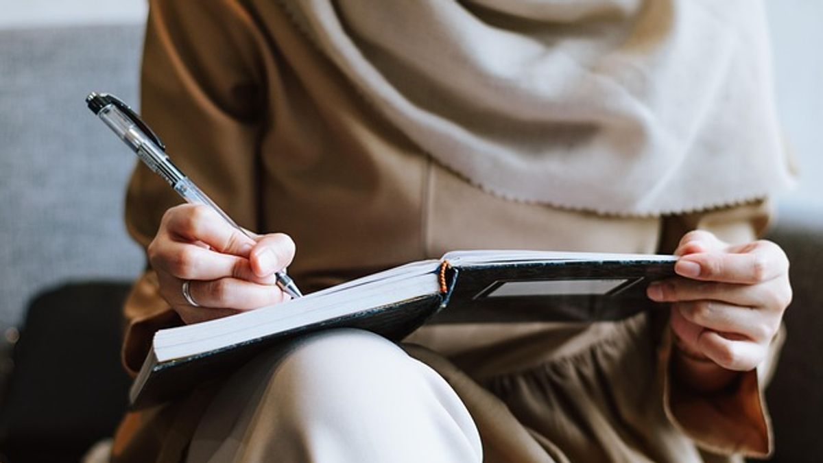 Hasht-e Subh Publishes Opinion Piece 'A Letter for Tomorrow' on Afghan Women's Resilience