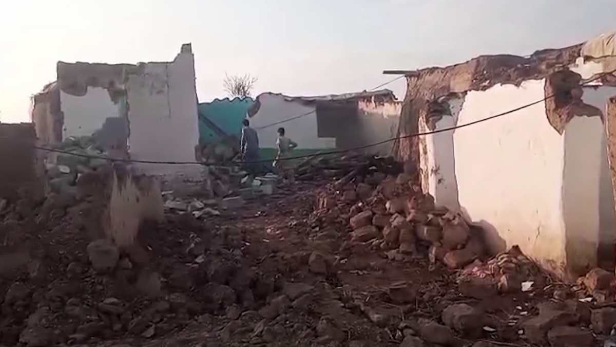 Pakistani Police Demolish Homes of Afghan Refugees in Khyber Pakhtunkhwa