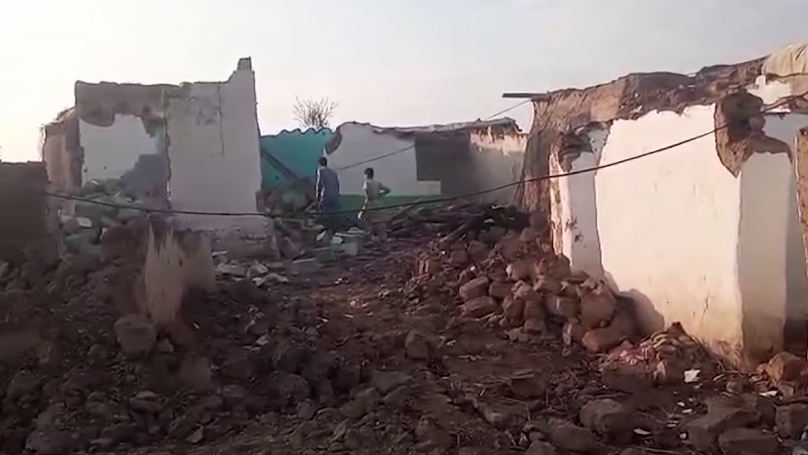Pakistani Police Demolish Homes of Afghan Refugees in Khyber Pakhtunkhwa
