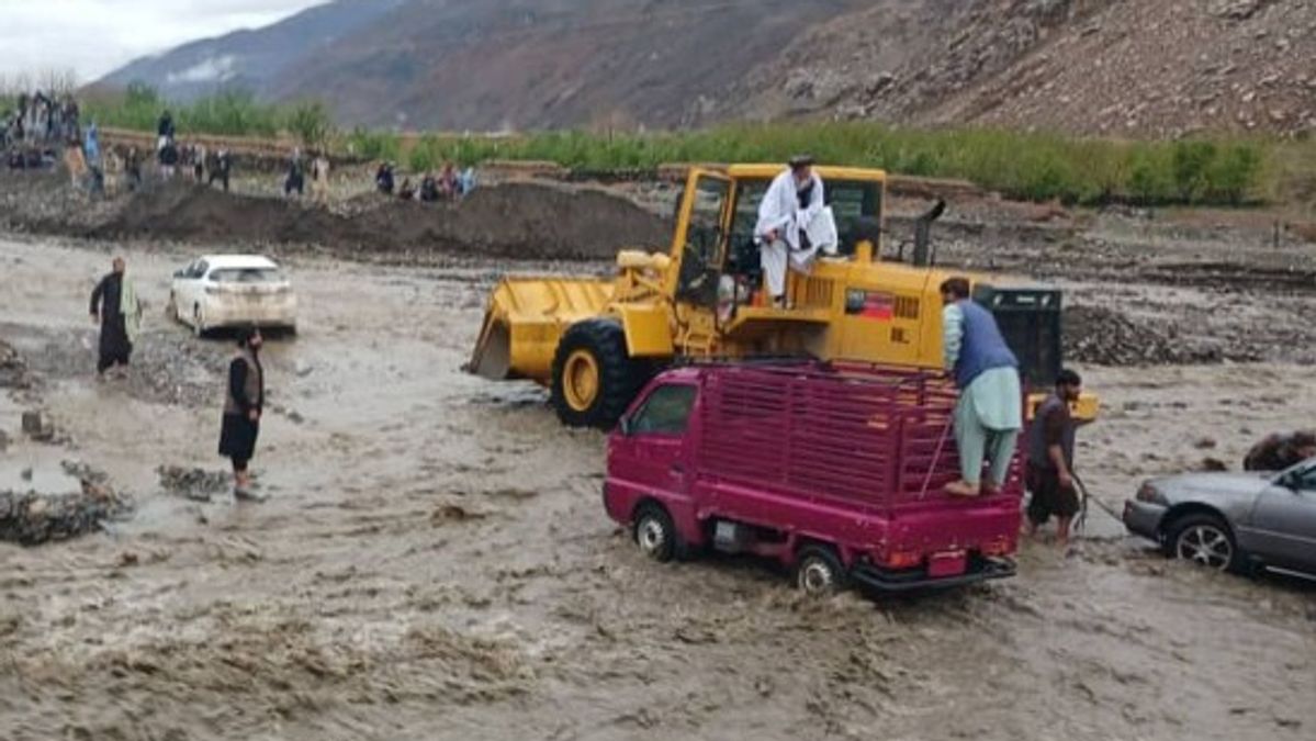 Ministry of Public Works Directs Provincial Teams to Ensure Road Access Amid Heavy Rains