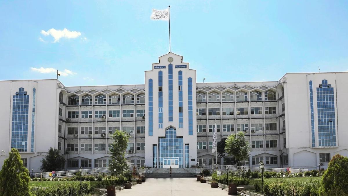 Islamic Emirate Justice Minister Urges Cooperation in Aiding Wounded from Pakistan Border Attacks