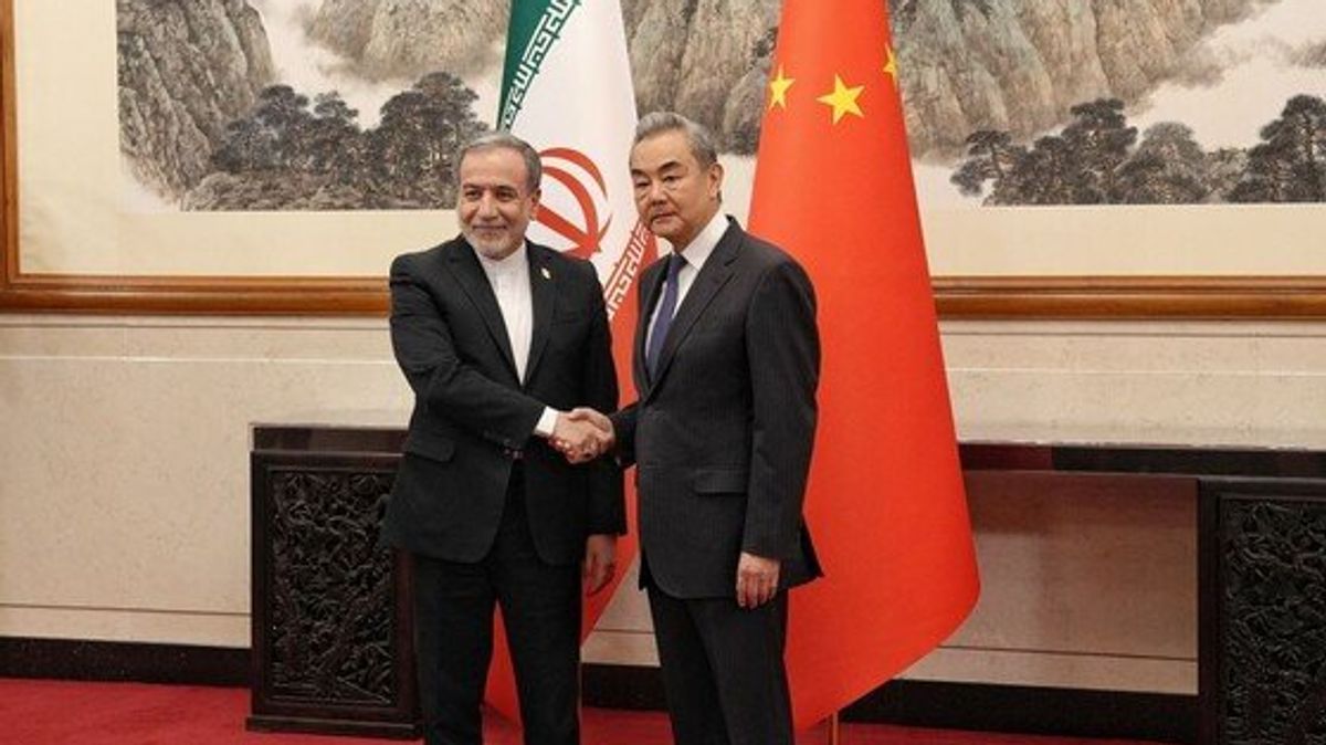 Iranian and Chinese Foreign Ministers Meet in Beijing Amid Gulf Shipping Tensions