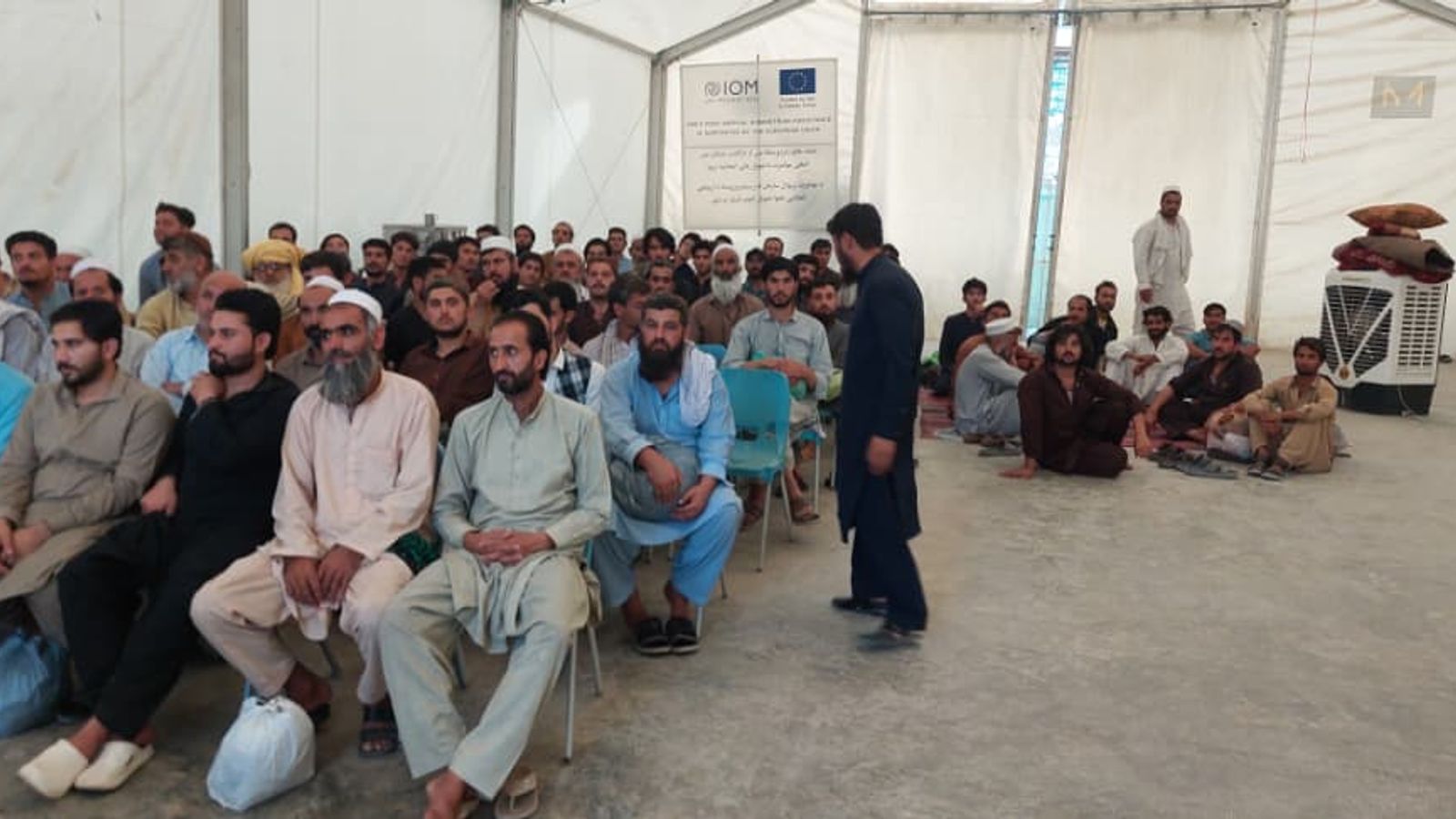 Nearly 500 Afghan Migrants Freed from Pakistani Prisons and Returned Home