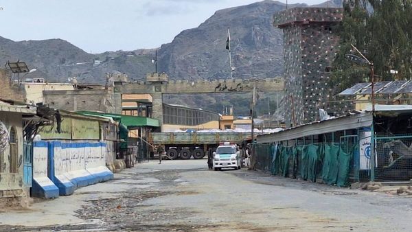 Pakistani Border Guards Temporarily Close Torkham Crossing for Ashura
