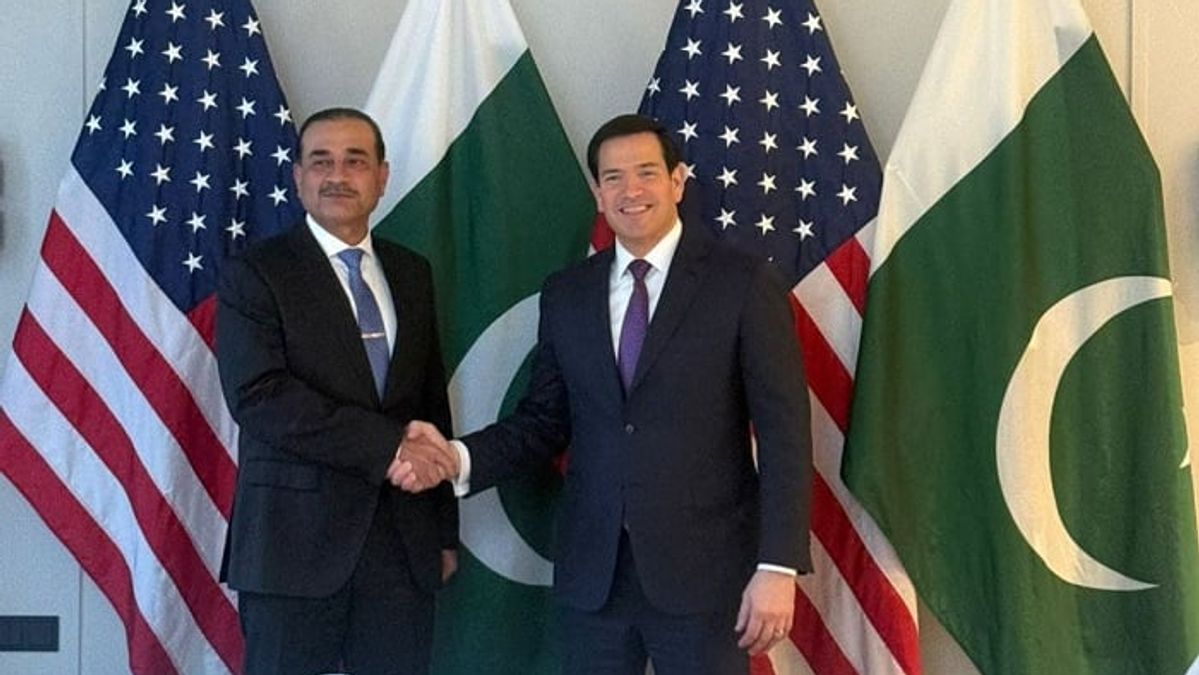 Pakistan Army Chief Discusses Regional and Global Security with US Secretary of State