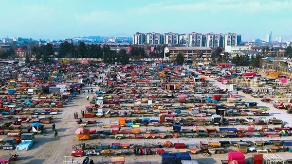 Islamic Emirate Issues Decree Regulating Street Vendors