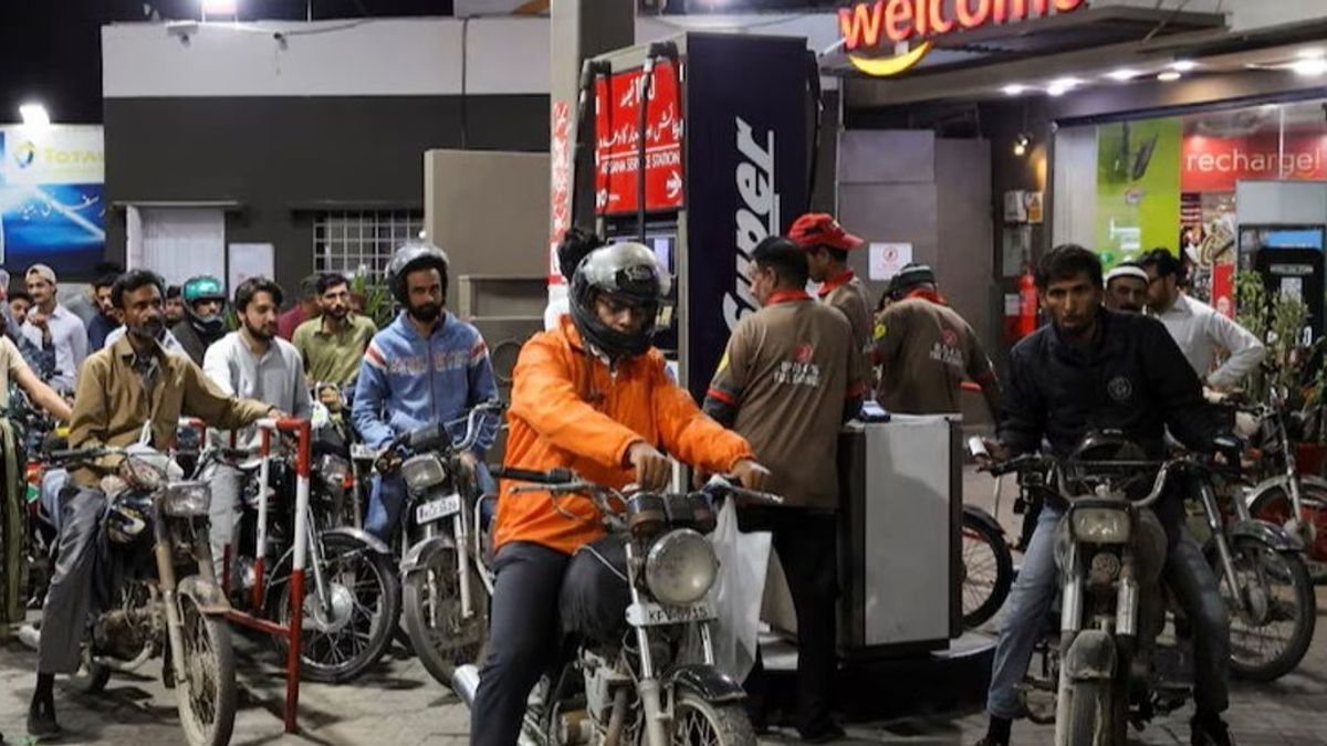 Afghanistan's Fuel Prices 46.54% Lower Than Pakistan's, Foreign Ministry Official Says