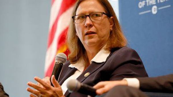 US Congresswoman Demands Investigation into Death of Afghan in ICE Custody