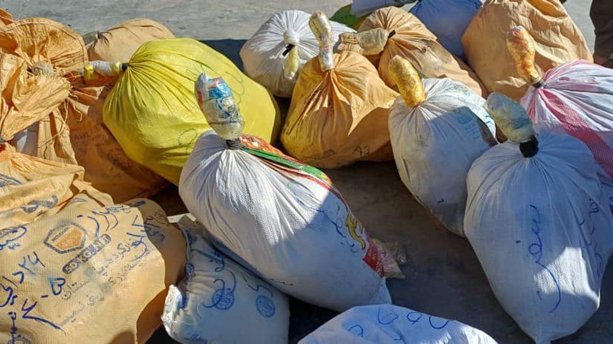 Helmand Officials Seize 850 Kilograms of Opium, 4,090 Liters of Acid; Two Arrested
