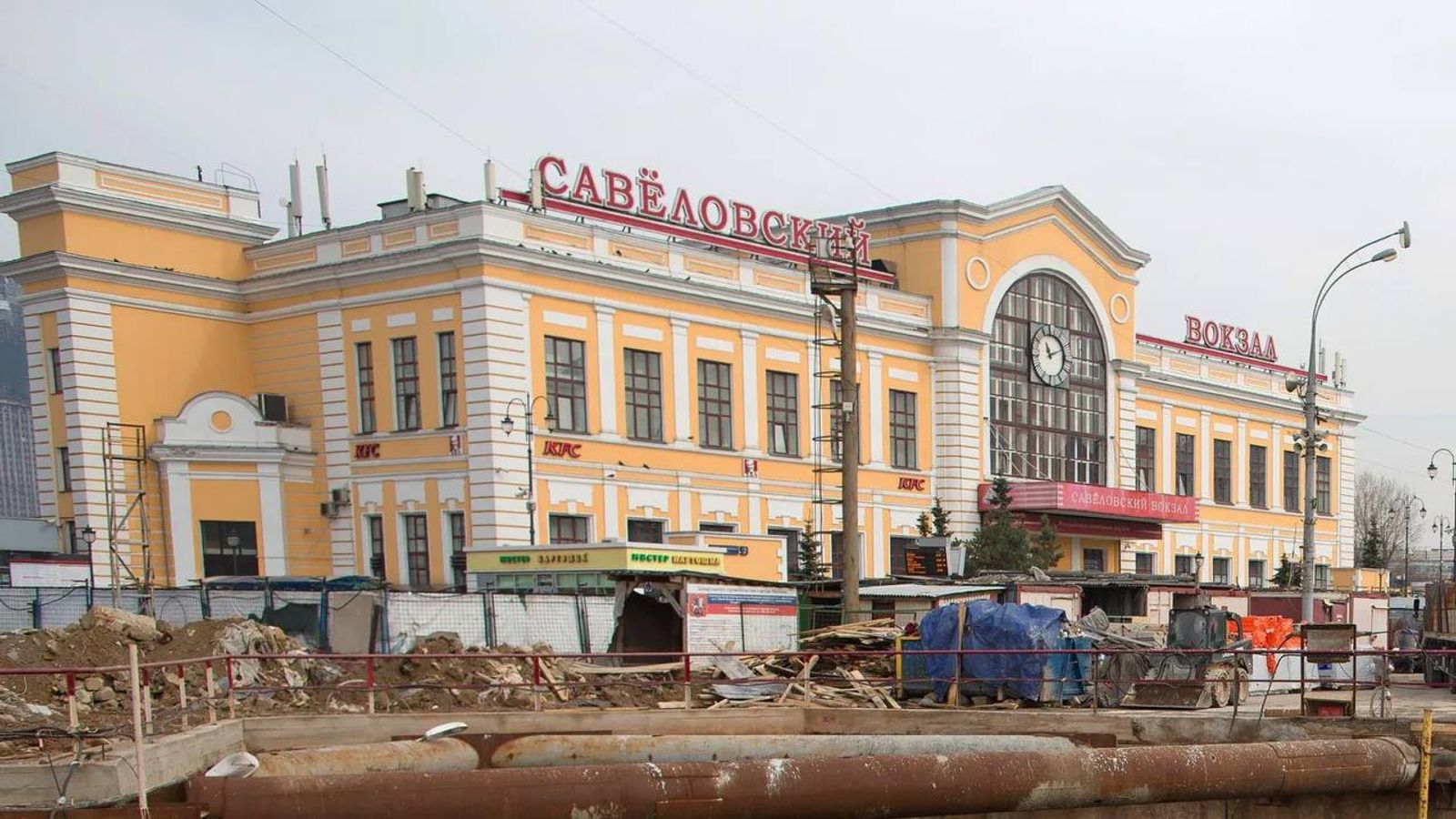 Explosion Outside Moscow Train Station Kills One Police Officer, Injures Two