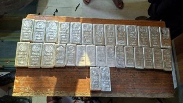 Pakistani Customs Seize 30 Kilograms of Silver at Torkham Border Crossing