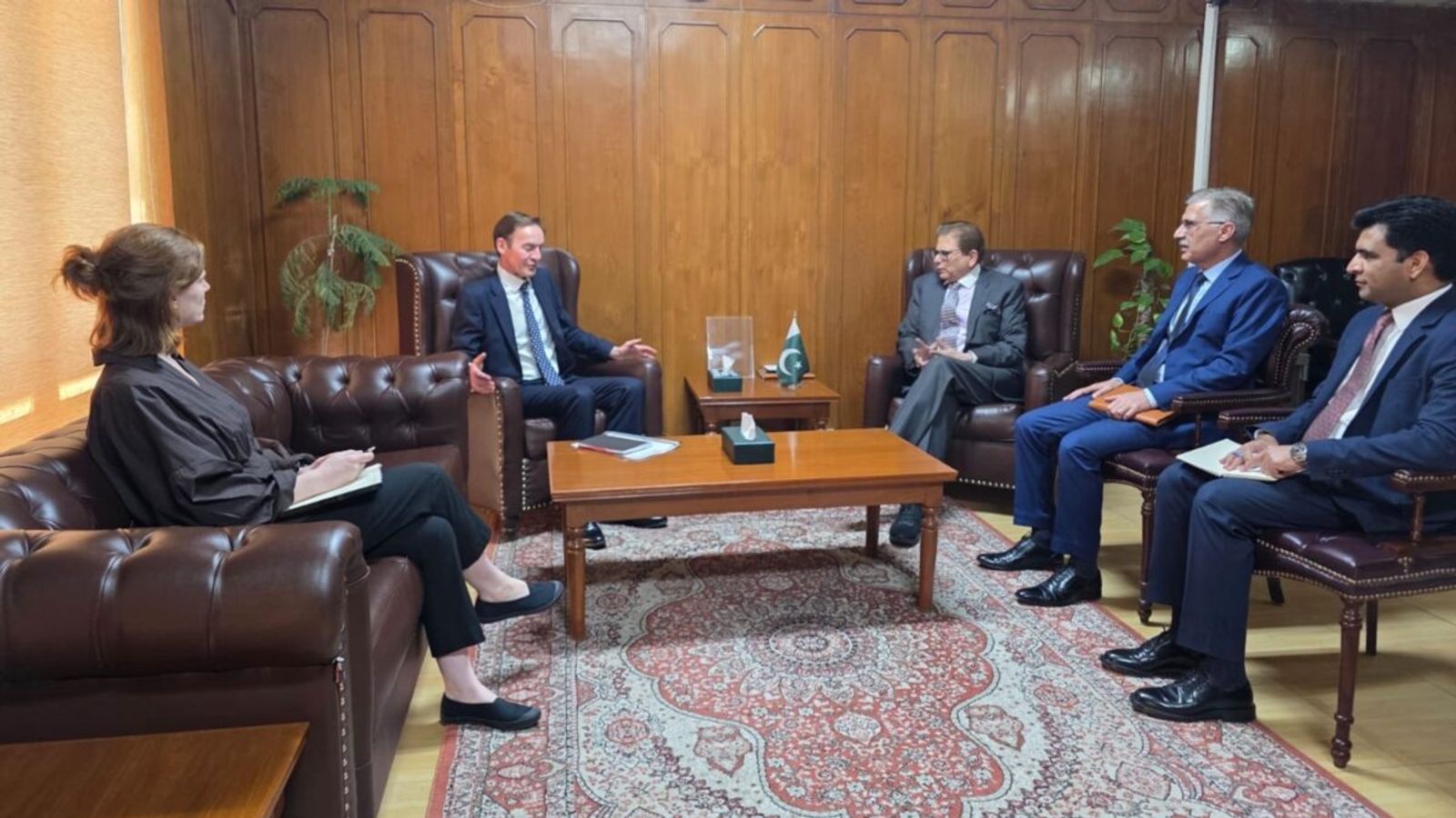 Pakistan's Special Envoy Meets British Counterpart on Afghanistan Situation