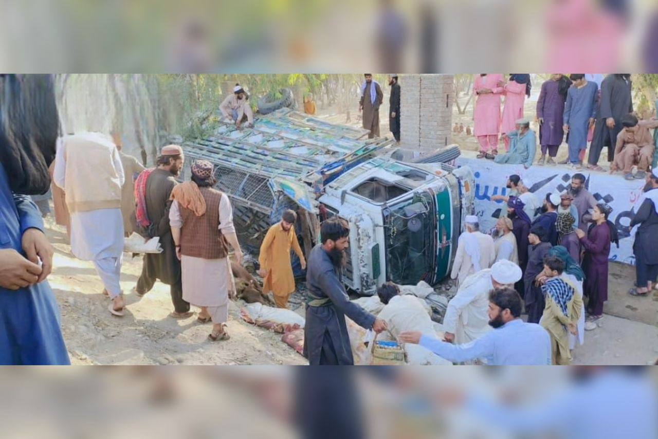 Vehicle Carrying Returnees Overturns in Laghman, Killing 18 and Injuring 29