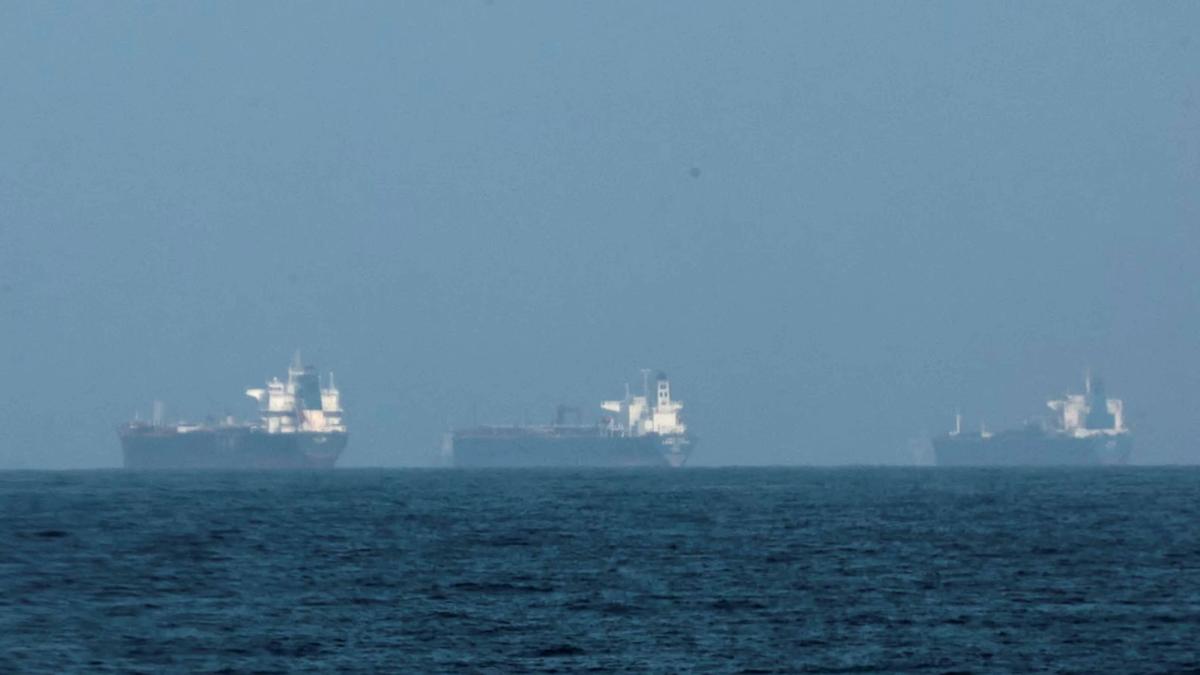 US Orders Monitoring of Strait of Hormuz After Iran's Passage Requirement