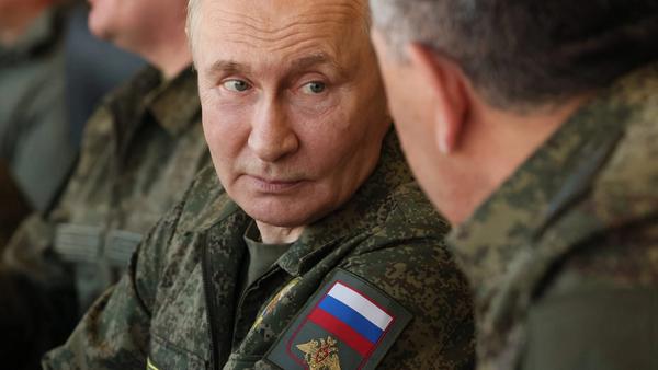 Putin warns enemies of nuclear weapons consequences at FSB meeting