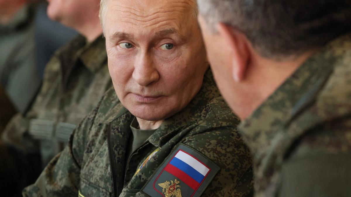 Putin warns enemies of nuclear weapons consequences at FSB meeting