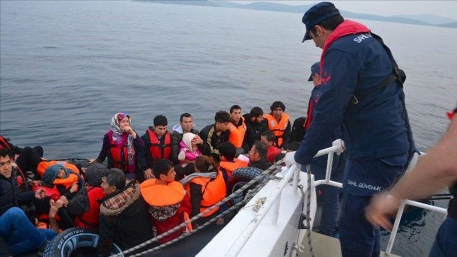 Turkey Detains 23 Afghan Migrants and 3 Suspected Smugglers in Kars