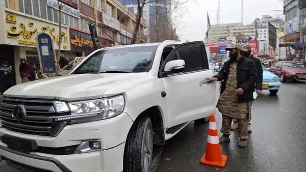 Afghan Police Transfer 487 Undocumented Vehicles to Kabul Police City