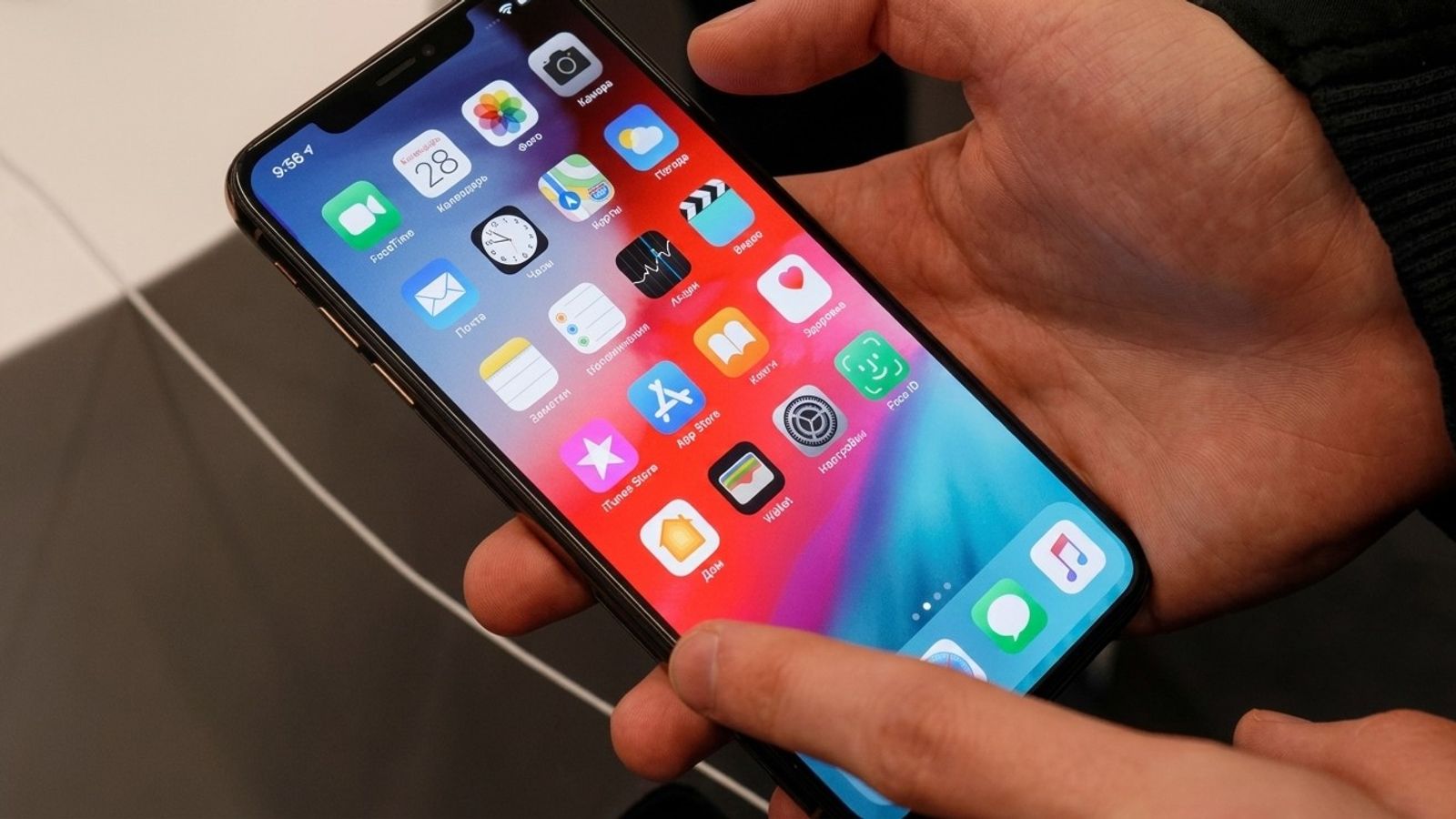 Taliban Restrict Smartphone Use in Herat Government Offices