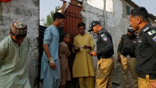 Pakistan's Interior Ministry Orders Arrest of Afghans Without Valid Visas From July 10