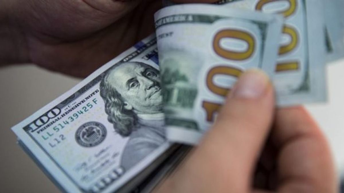 Dollar Rises to Multi-Month Highs as Middle East Conflict Spurs Safe-Haven Demand