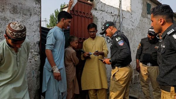 Pakistan Launches Extensive Raids on Undocumented Afghan Migrants' Homes in Islamabad and Nearby Areas