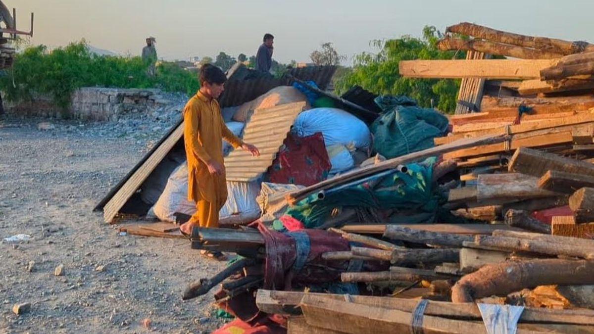 Around 200 Afghan Families Stranded in Pakistan's Khyber and Landi Kotal Amid Torkham Border Closure