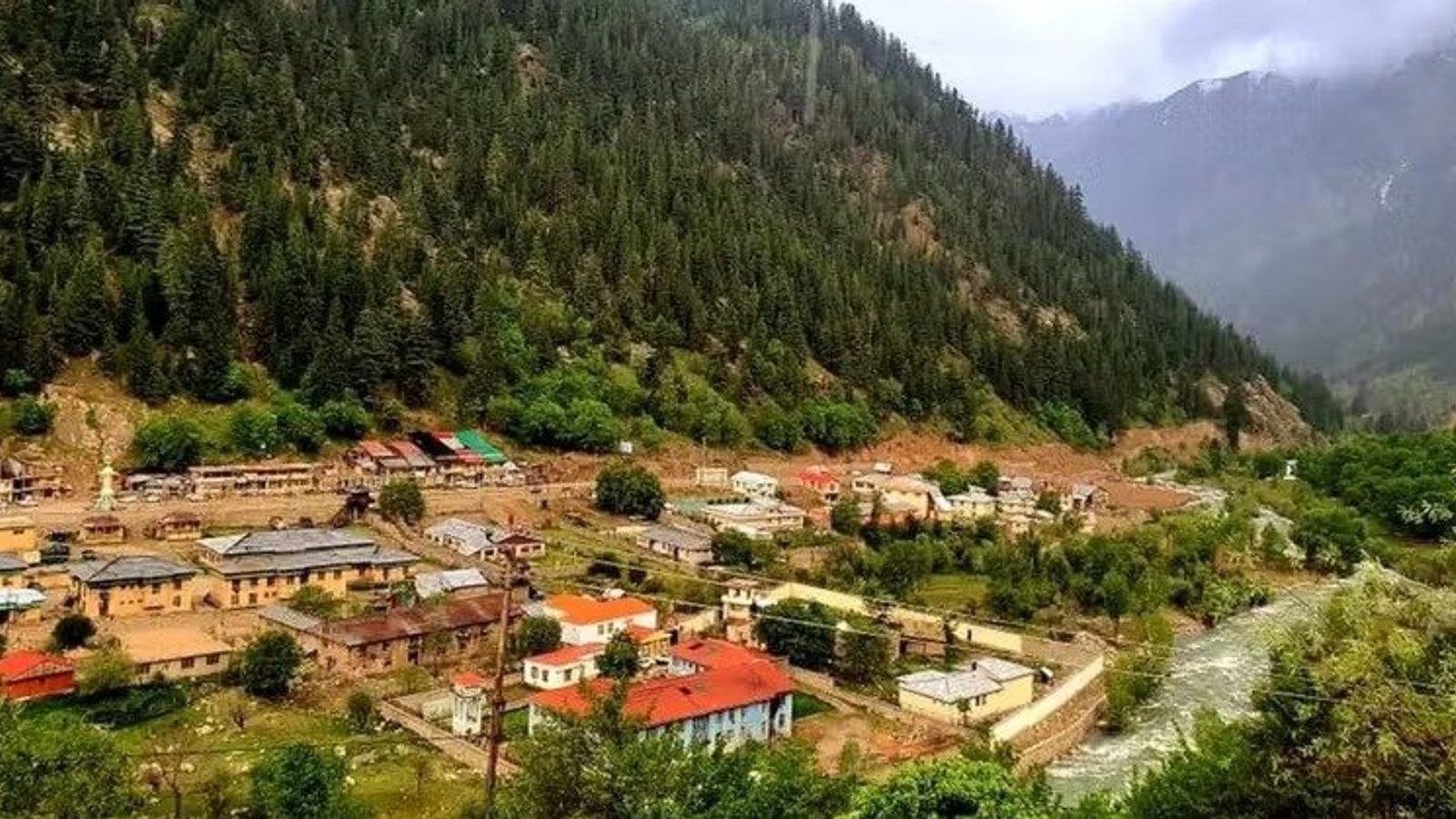 Taliban Minister Meets Nuristan Tribal Elders on Road and Public Issues