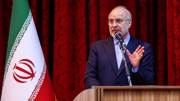 Trump Postpones Iran Warning, Announces 'Constructive' Negotiations