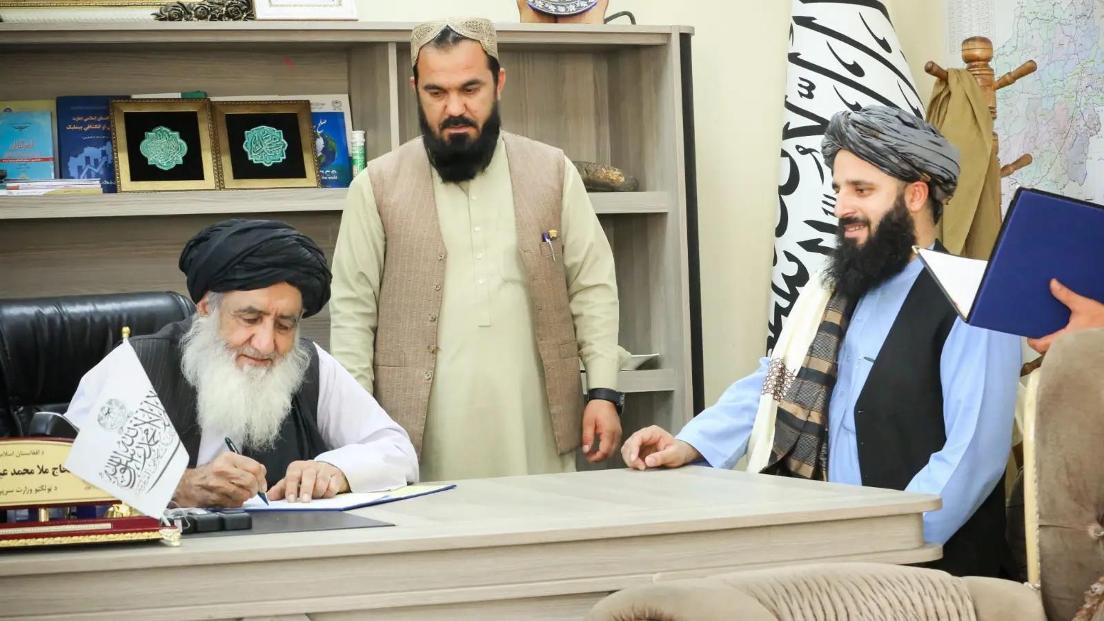 Contract Signed for Rehabilitation of 15-Kilometer Section of Southern Salang Highway