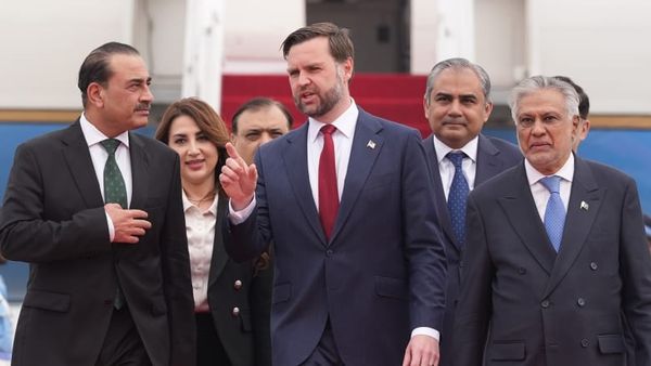 US and Iran Agree to Two-Week Ceasefire with Pakistan as Diplomatic Courier