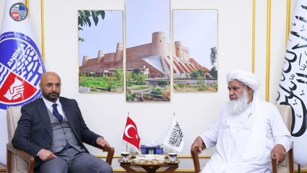 Mullah Nooruddin Turabi Meets Turkish Chargé d'Affaires to Discuss Expanded Humanitarian Cooperation