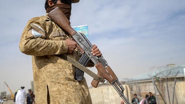 Afghan and Pakistani forces clash along border following deadly strikes