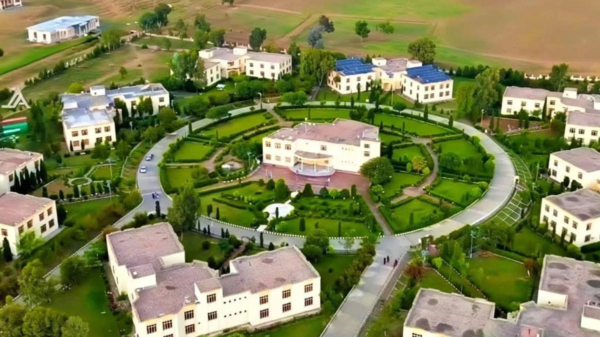 Higher Education Minister Visits Khost, Urges Students to Focus on Academics