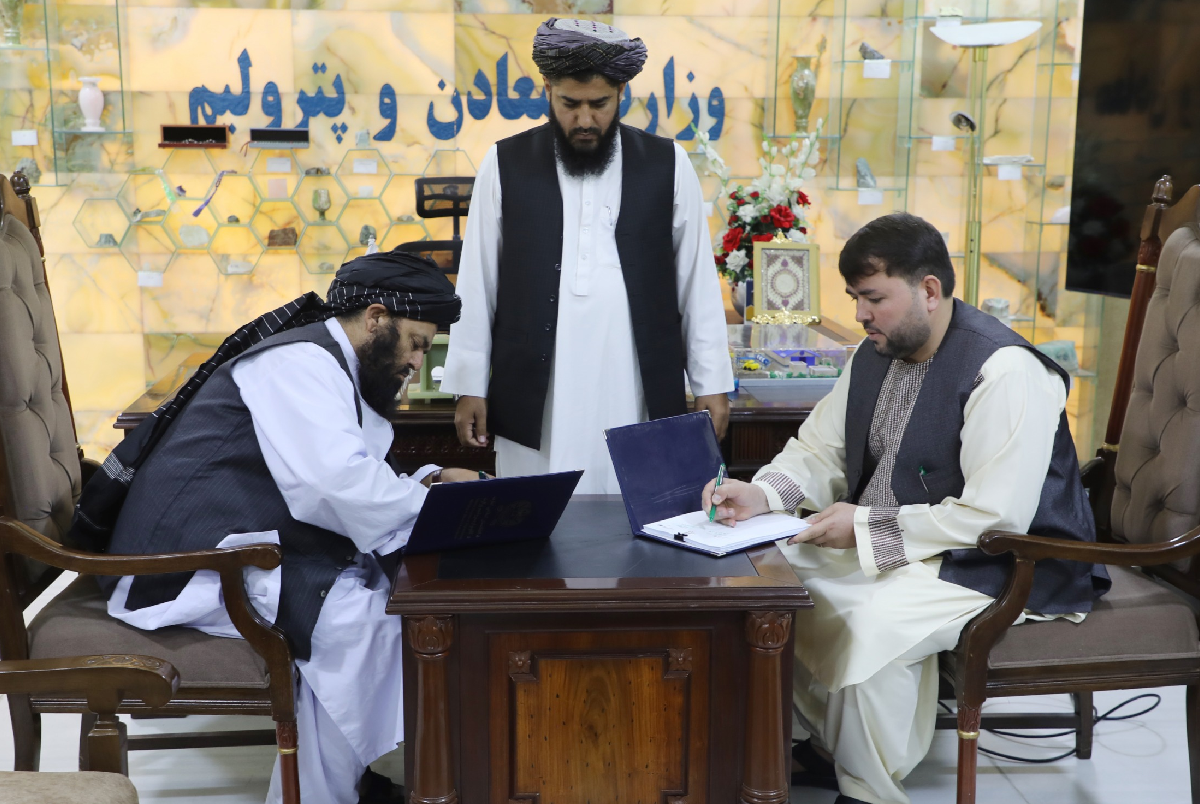 Islamic Emirate Signs Gold Mining and Cement Factory Contracts in Khost and Samangan