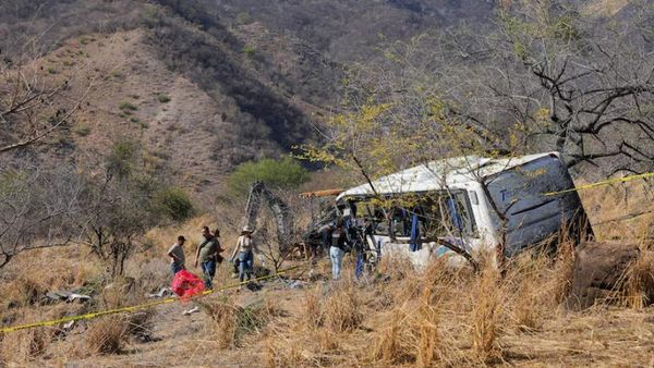 11 Killed, 31 Injured in Tourist Bus Crash in Western Mexico