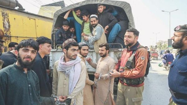 Hundreds of Undocumented Afghan Migrants Detained in Pakistan's Khyber Pakhtunkhwa