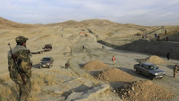 US Congressman Claims Hundreds of Millions in Aid Wasted on Unfinished Afghan Road Projects