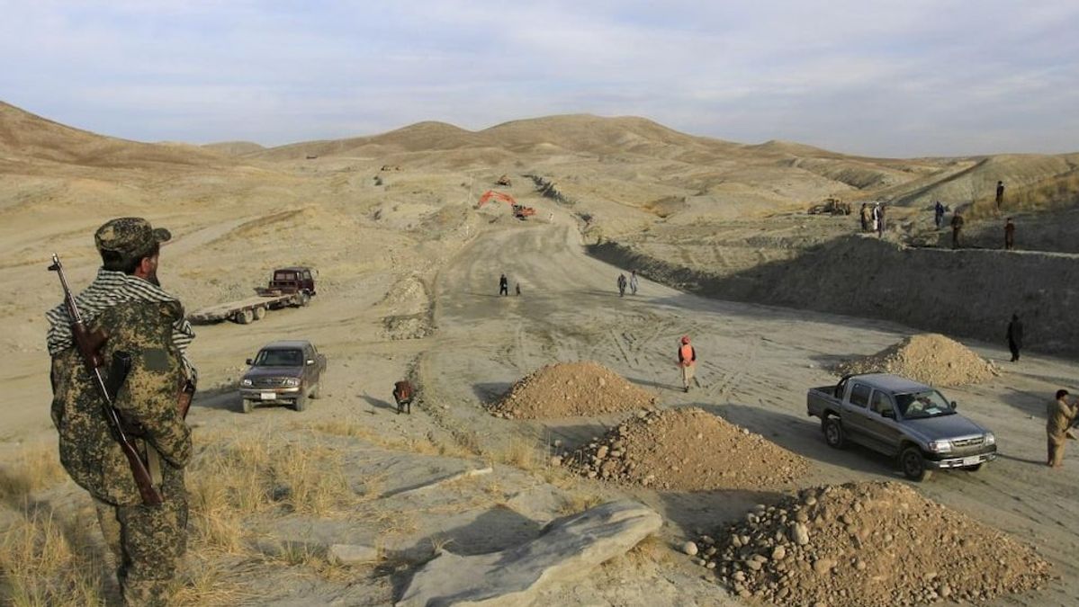 US Congressman Claims Hundreds of Millions in Aid Wasted on Unfinished Afghan Road Projects