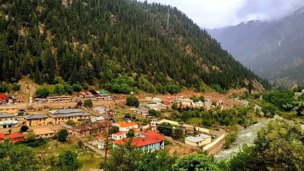 Humanitarian Aid Reaches Isolated Districts in Nuristan After Border Clashes