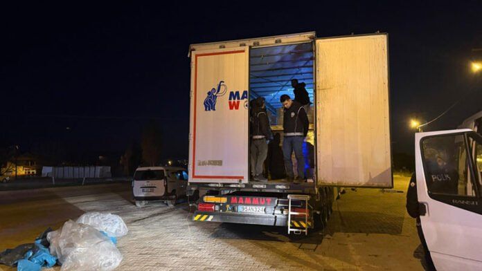 Turkey detains 12 Afghans and arrests two smugglers in Şırnak