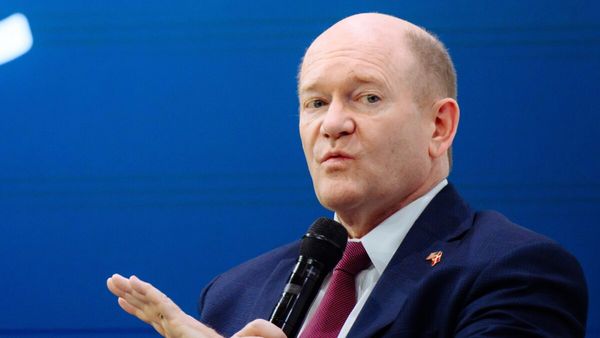 US Senator Calls for Independent Investigation into Death of Afghan in ICE Detention