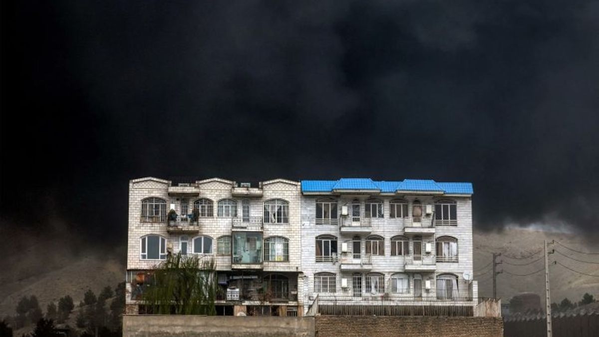 Iranian Foreign Minister Condemns Israeli Strikes on Tehran Fuel Depots as Violation of International Law