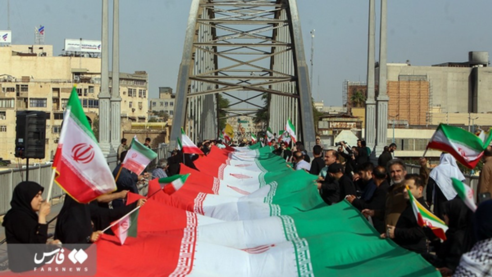 Iranians Form Human Chains Around Bridges and Power Plants After Trump Warnings