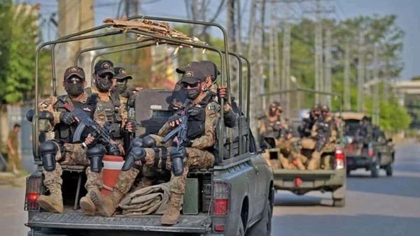 Gunmen Kill Two Federal Police Officers in Northwest Pakistan